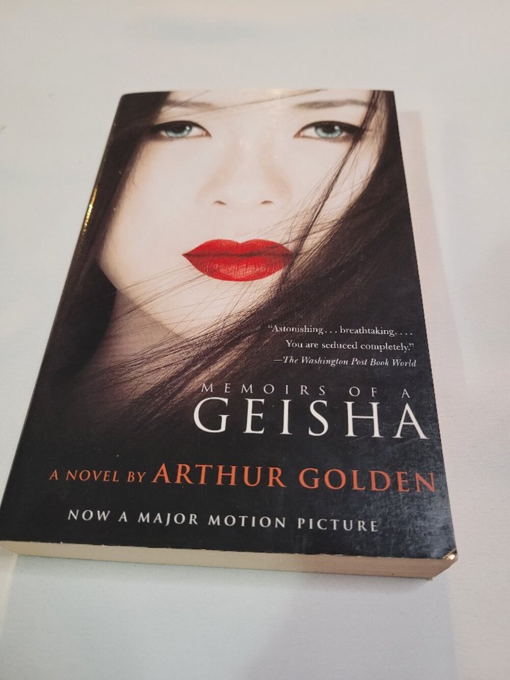 Memoirs of a Geisha by Arthur Golden Paperback Historical Fiction Novel